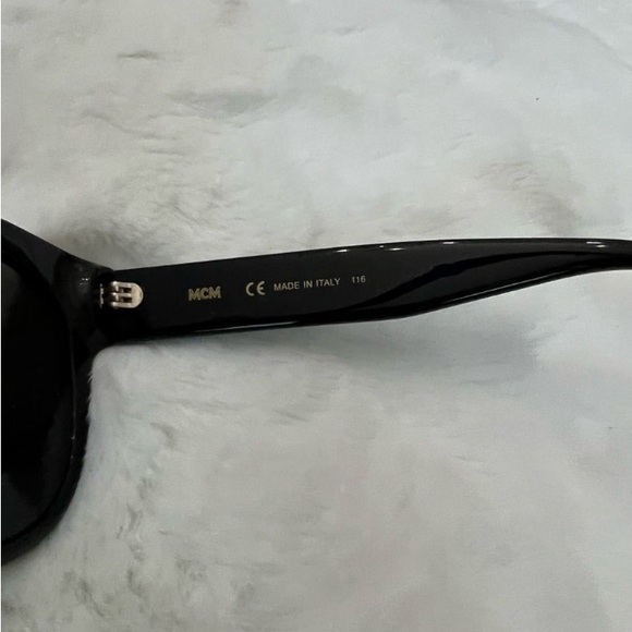 NWOT Ladies MCM Black Sunglasses With Original Case And Cloth - Picture 8 of 11